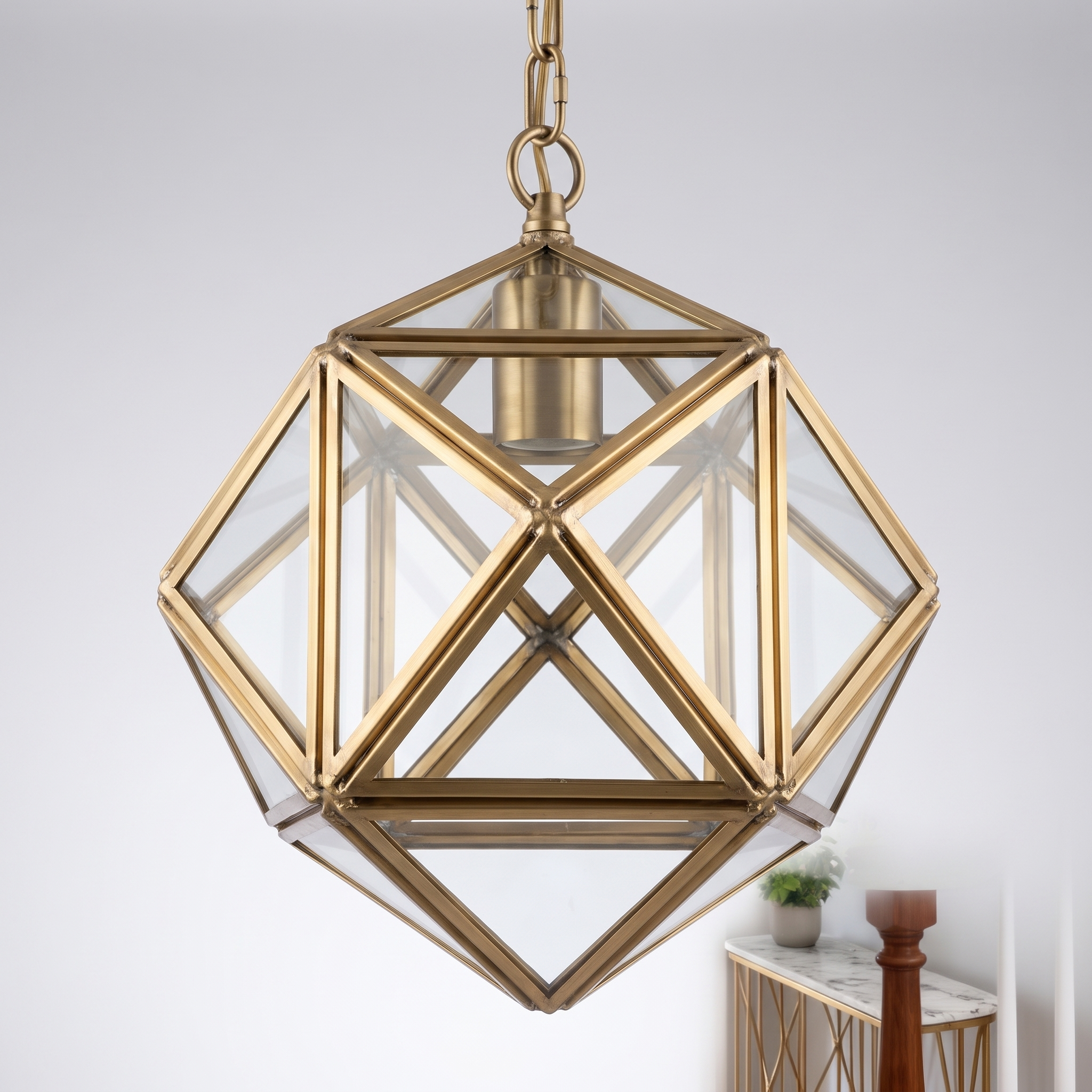 Close-up of the Chainelle multifaceted brass frame and clear glass