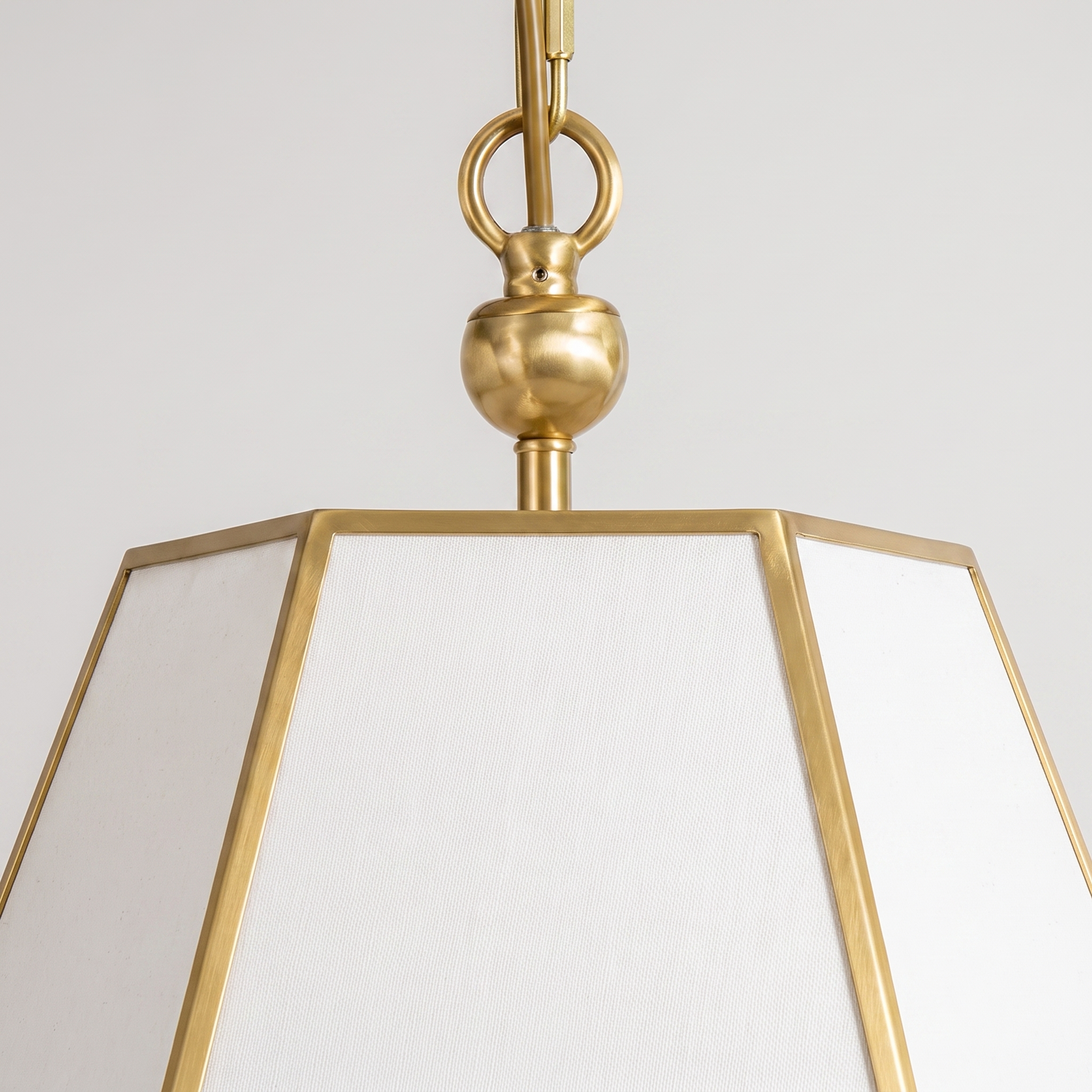Trapelle gold frame detail
